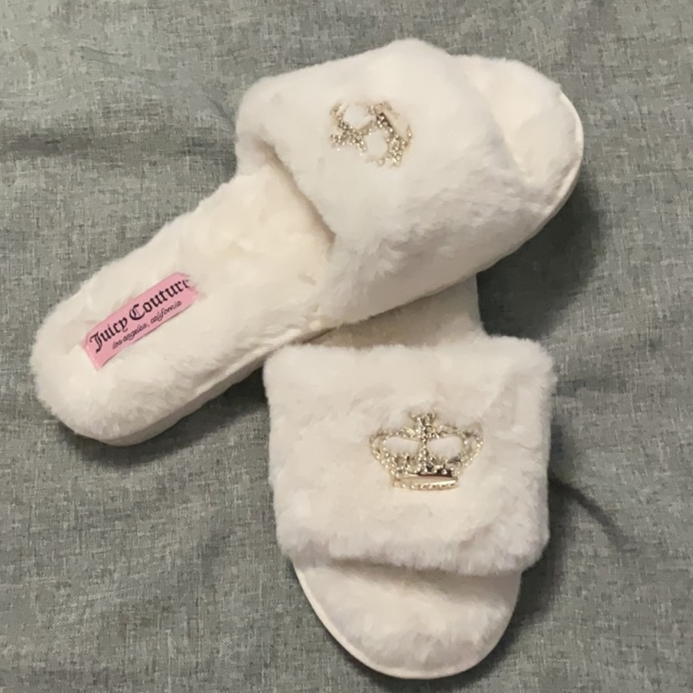 Plush white faux-fur slides. Crystal Juicy Couture crest on top. Size XL